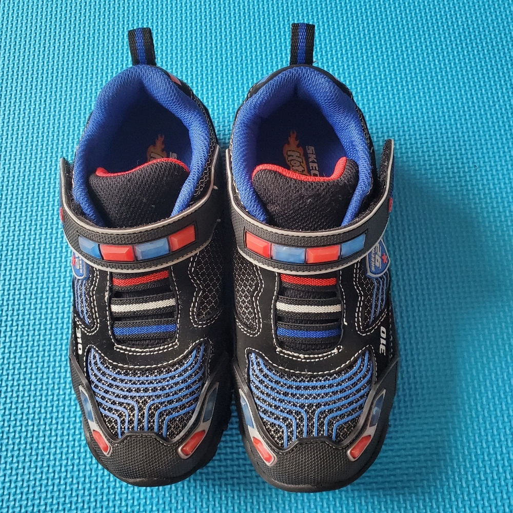 Hot lights damager police sneaker